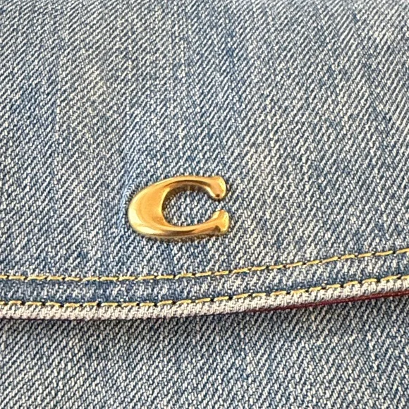 💜❤️💜Never  used Coach Light Blue Denim crossbody with Gold 'C' Accent - Picture 5 of 6